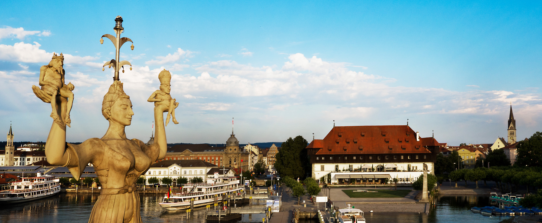 Die Imperia und das Konzil-Gebäude am Hafen von Konstanz